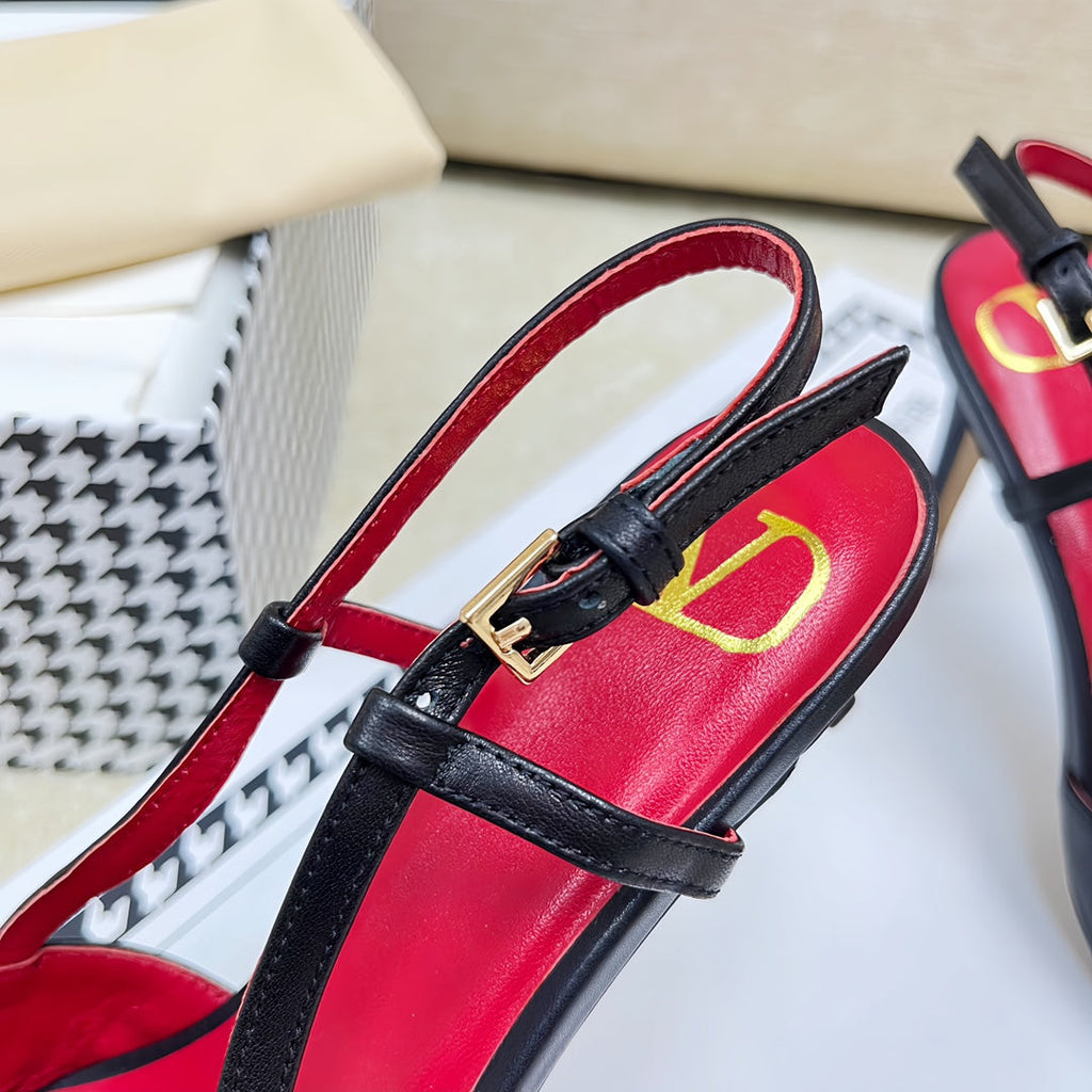 VLOGO SLINGBACK PUMP IN BLACK CALFSKIN LEATHER WITH GOLD LOGO