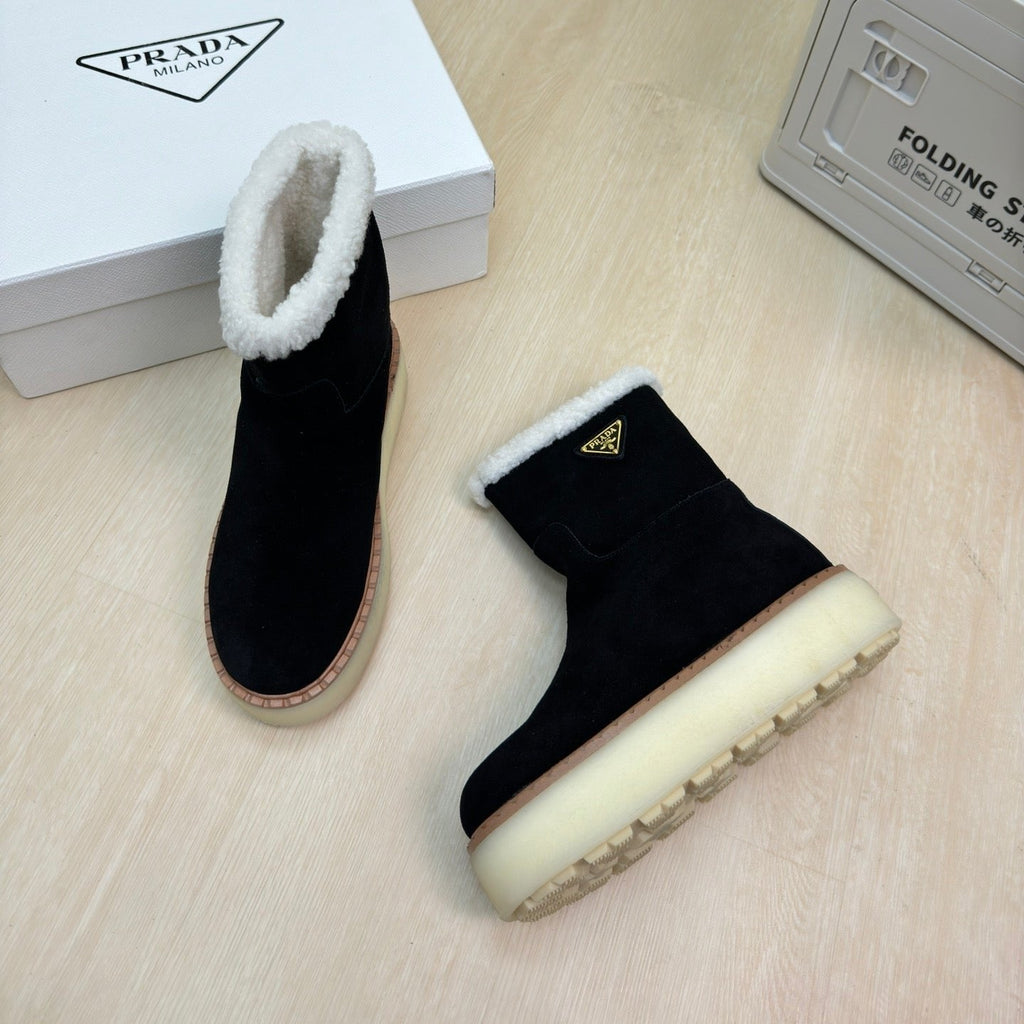 PRADA SUEDE BOOTS BLACK WITH SHEARLING LINING AND RUBBER FLATFORM SOLE