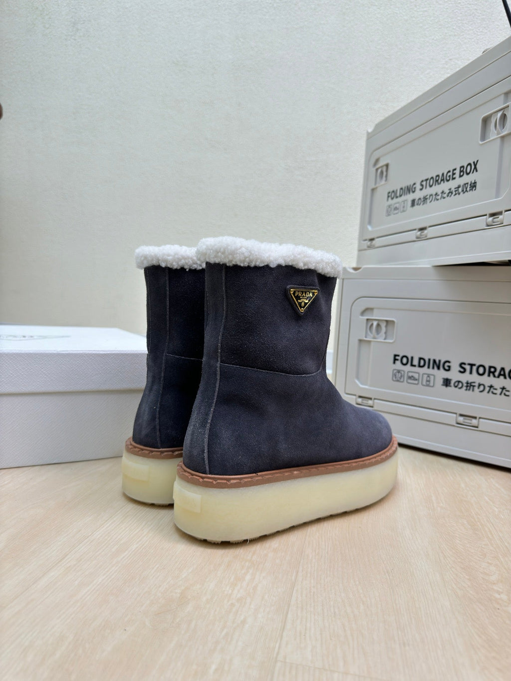 PRADA SUEDE BOOTS SLATE GRAY WITH SHEARLING LINING AND RUBBER FLATFORM SOLE